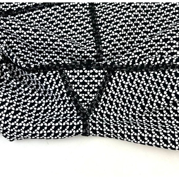 Lululemon In Movement 7/8 Tight Leggings Everlux Monochromic Black W5BBQS Sz 6 - Picture 13 of 13